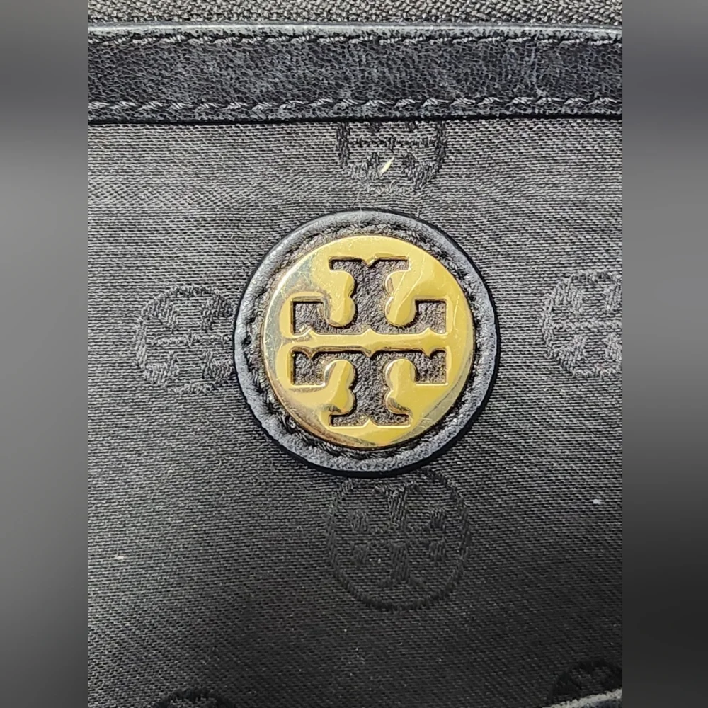Tory Burch reposhing this